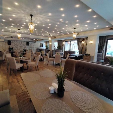 Gilija Hotel Silutė Bagian luar foto