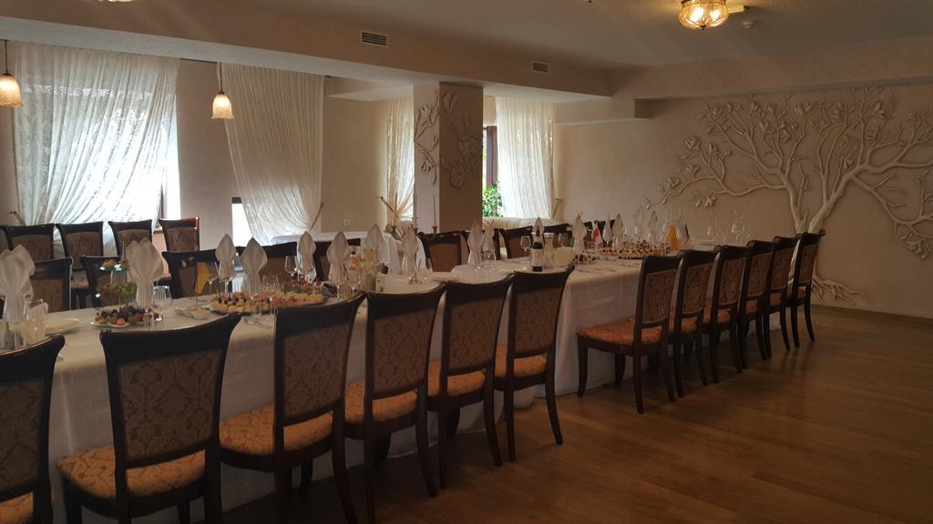 Gilija Hotel Silutė Bagian luar foto