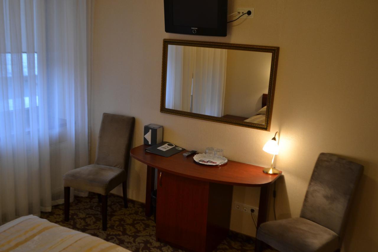 Gilija Hotel Silutė Bagian luar foto