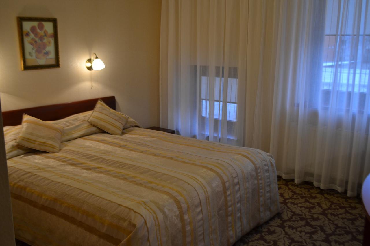 Gilija Hotel Silutė Bagian luar foto