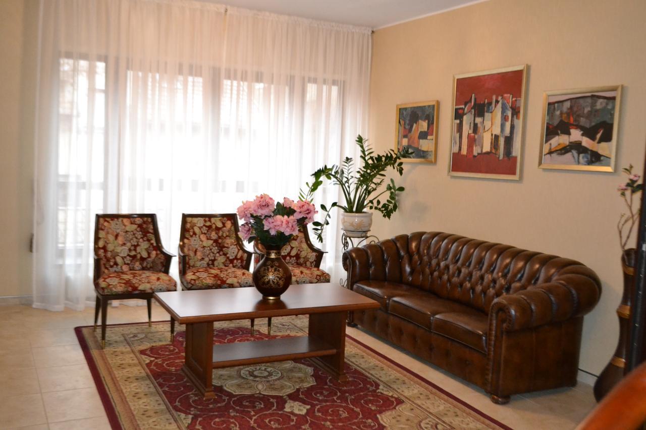 Gilija Hotel Silutė Bagian luar foto