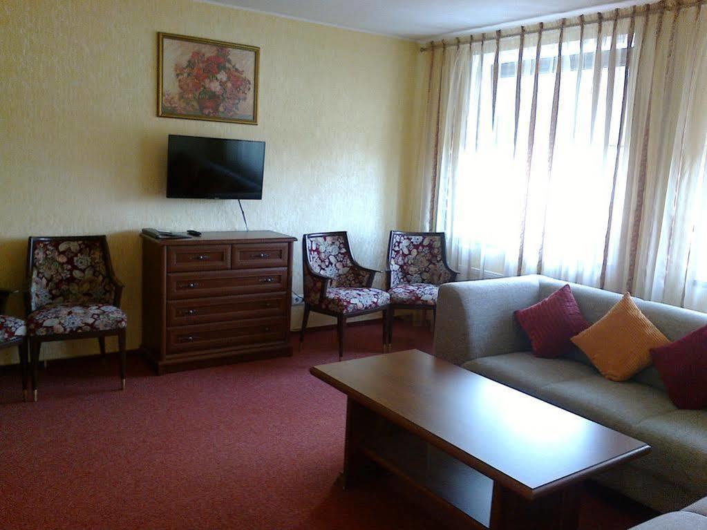 Gilija Hotel Silutė Bagian luar foto