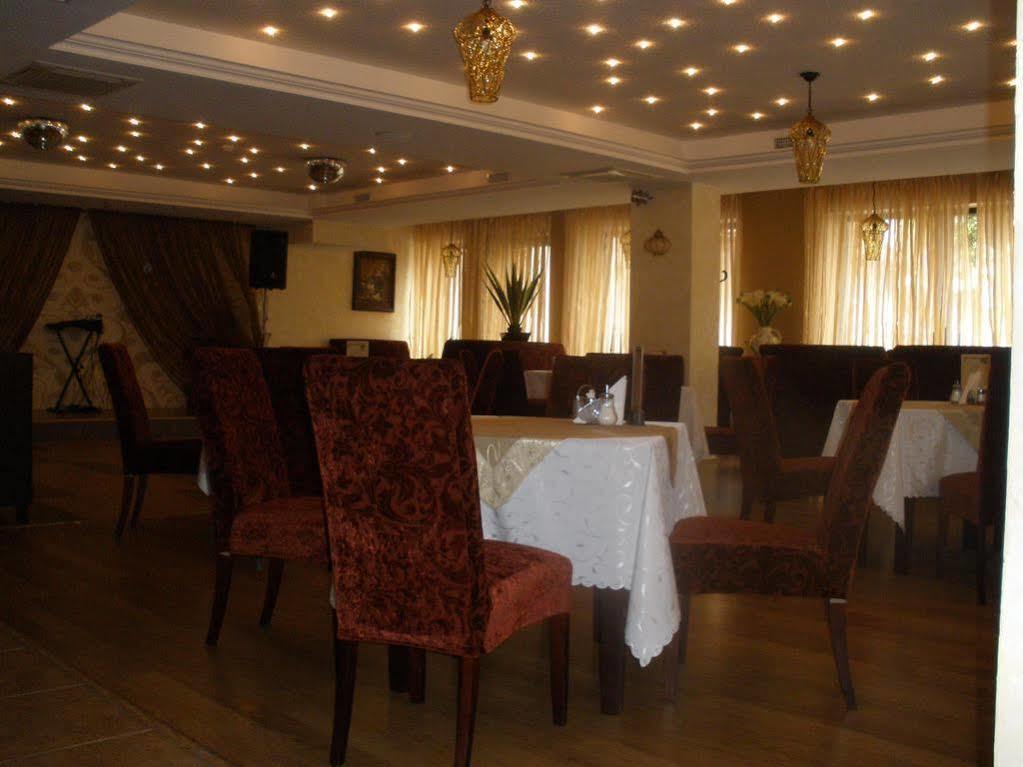 Gilija Hotel Silutė Bagian luar foto